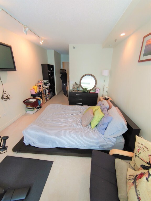 Building Photo - Spacious Streetville One Bedroom