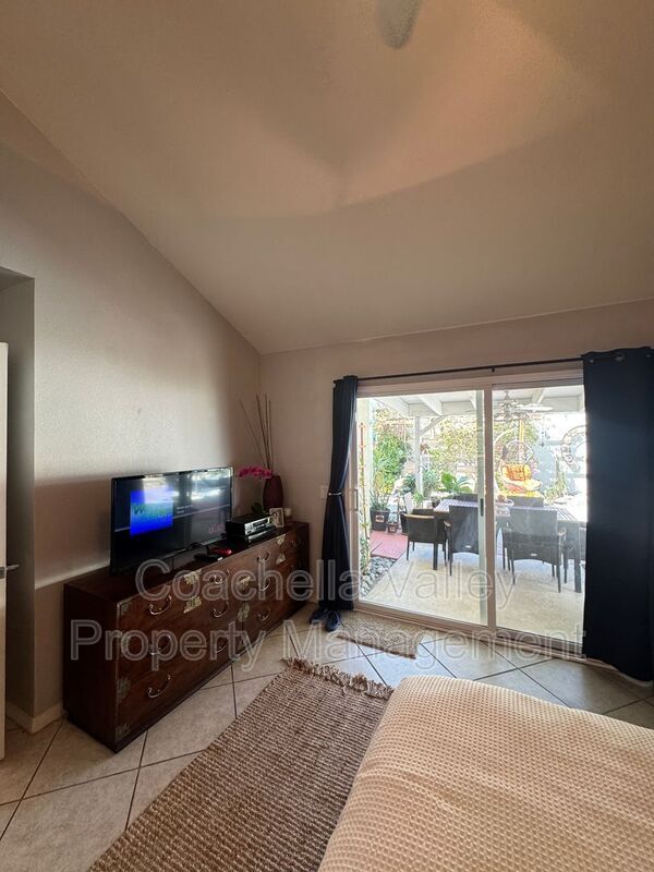 Building Photo - 43584 Via Magellan Dr