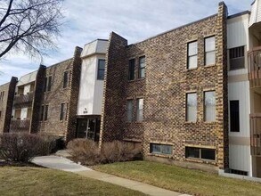 Building Photo - 2216 Country Club Dr