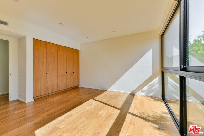 Building Photo - 848 Milwood Ave