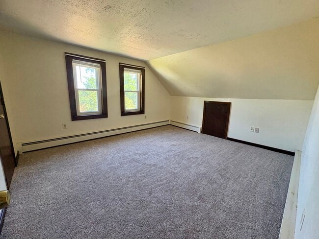 Building Photo - 3630 Colebrook Rd