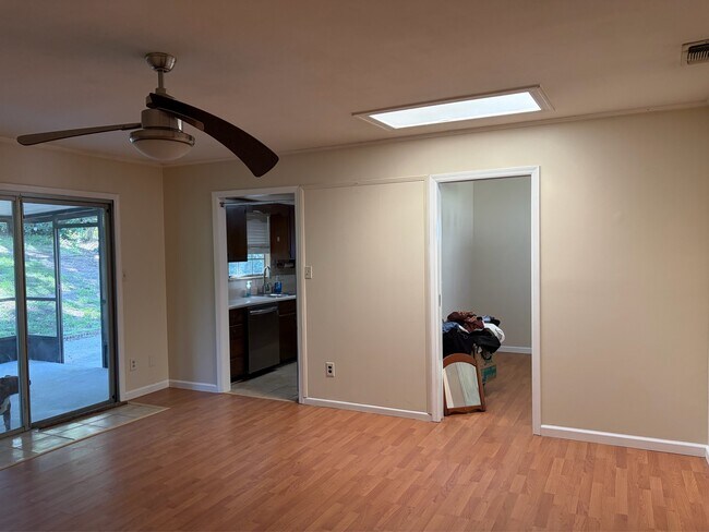 Building Photo - 1301 Bonnie Dr