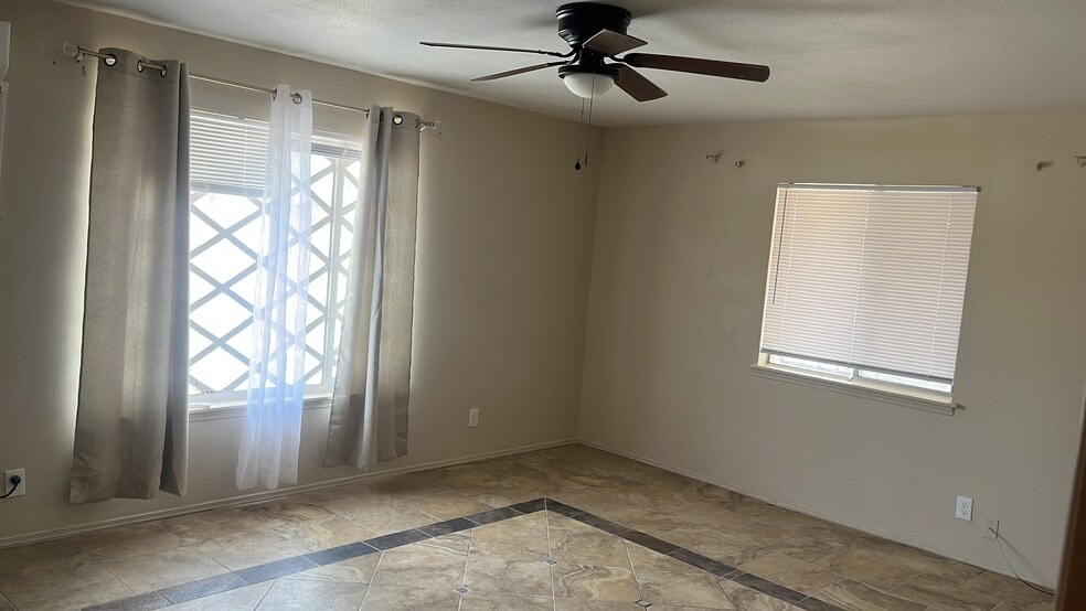 Master bedroom - 8700 Winchester Rd
