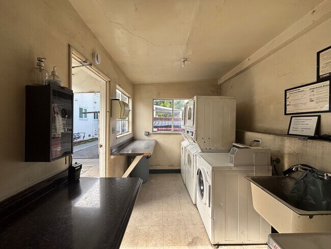 Building Photo - Chevy Chase, 719-729