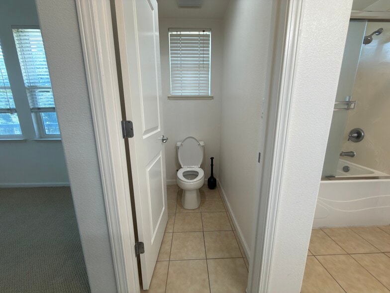 Master Bedroom Toilet - 300 Presidio St