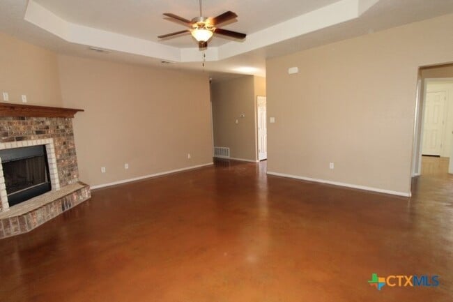 Building Photo - 401 Rainbow Court