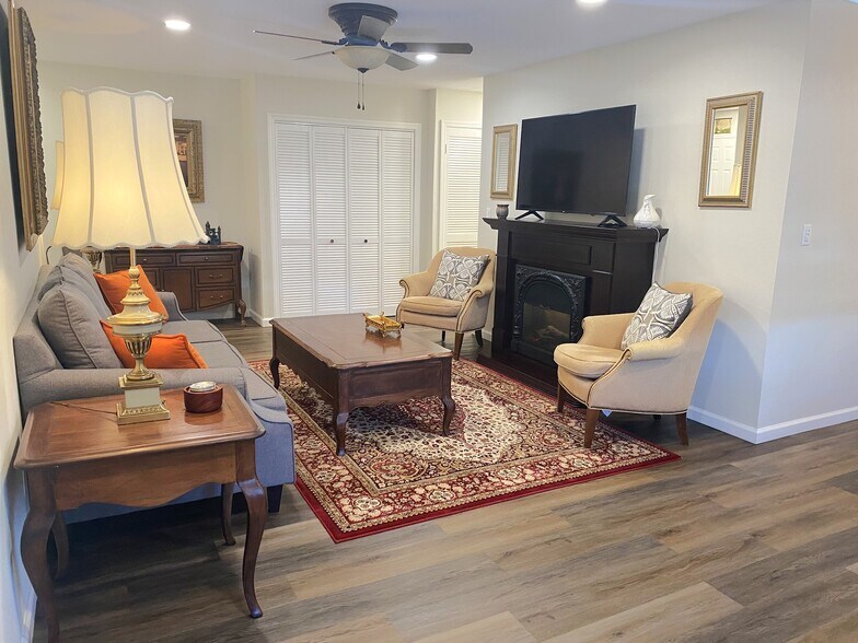 Building Photo - 328 Sierra Vista Ln