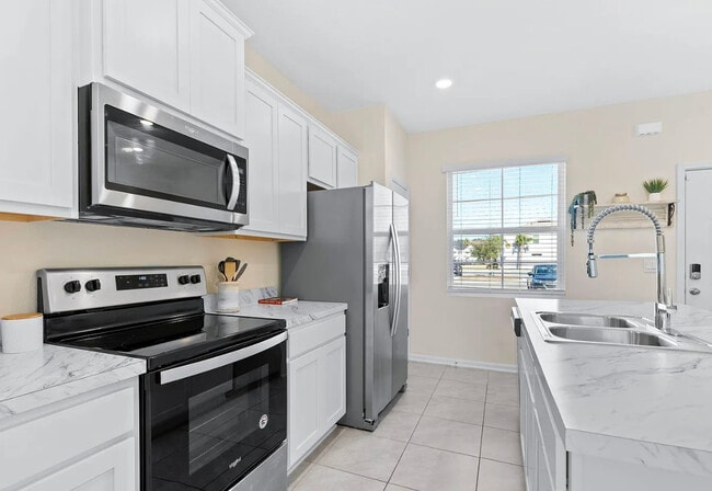 Building Photo - 581 Running Wds St