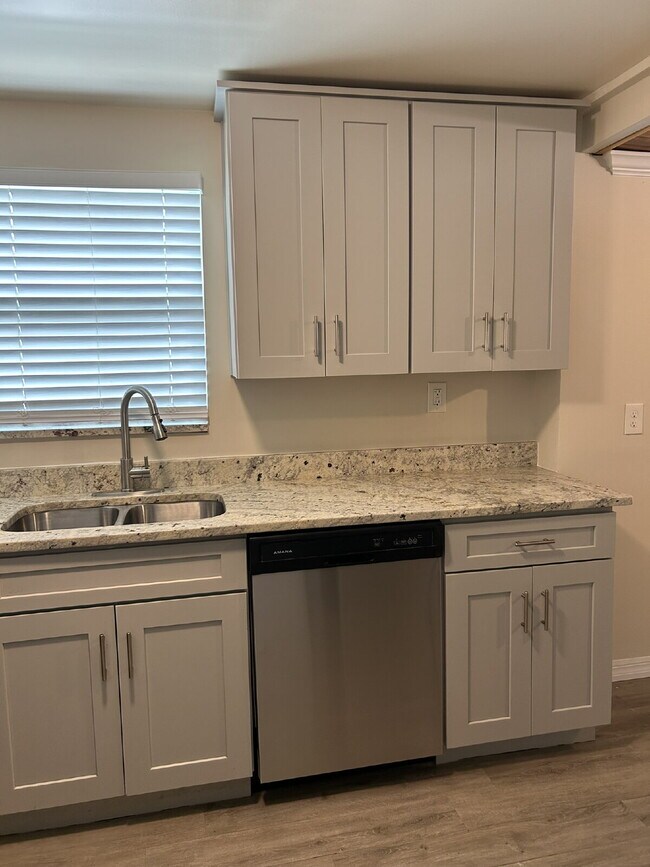 Building Photo - Fall in love with this beautifully maintained 3BR/2BA home!