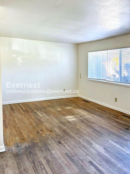 Building Photo - 1307 Castlerock Dr