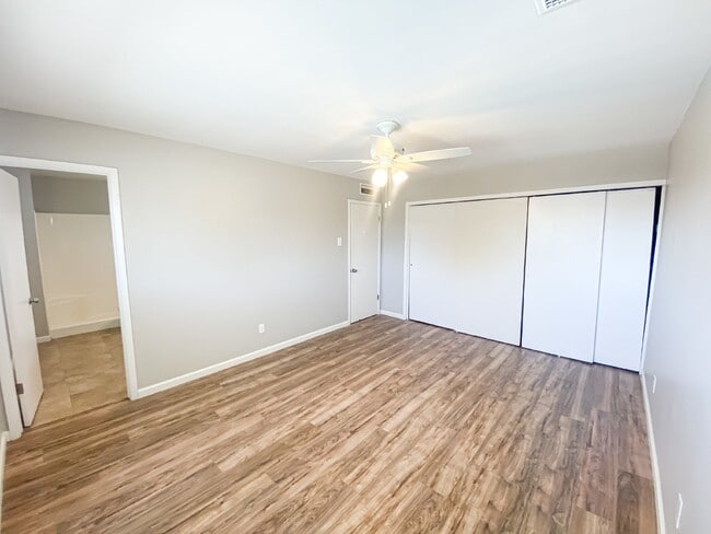 Building Photo - 1519 E Laguna Dr