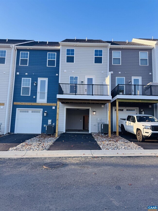 Building Photo - 2225 Woodburn Rd