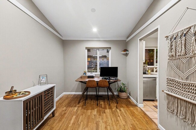 Building Photo - Charming 3-Bedroom Single-Family Home in Bellevue - $3,500!!