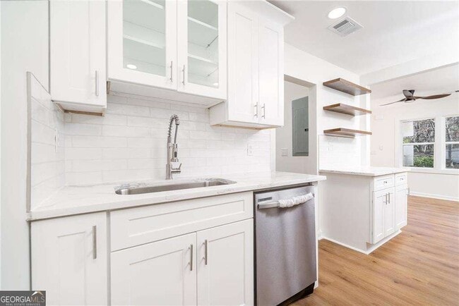 Building Photo - 2215 Gordon Cir