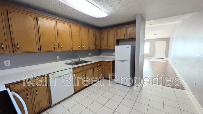 Building Photo - 912 Rentz Ave