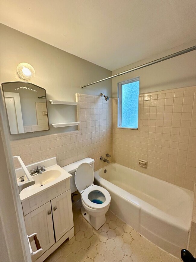 Building Photo - Charming Cottage situated on a nice lot in...