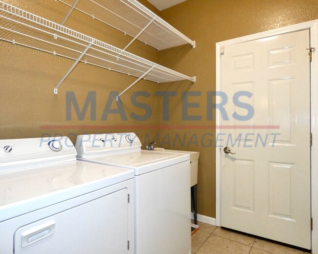 Building Photo - Spacious Home in West Toledo – Comfortable Living in a Great Location