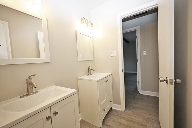 Building Photo - 661 Sycamore Dr