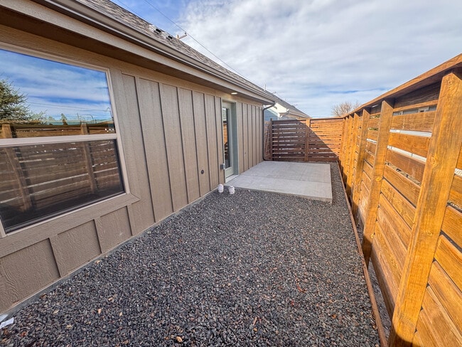 Building Photo - 419 Snyder Ave