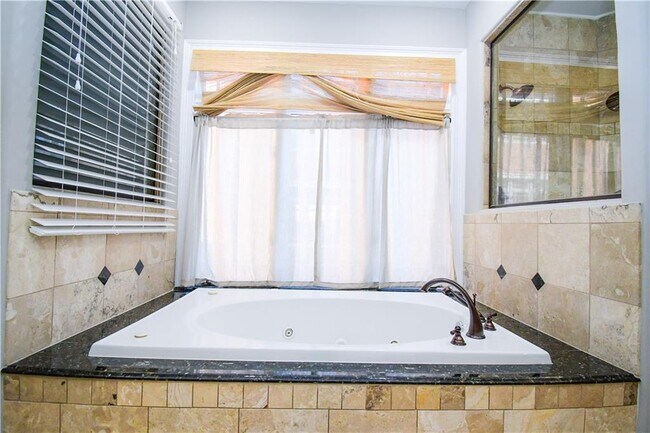 Building Photo - 4 Prichard Way NE