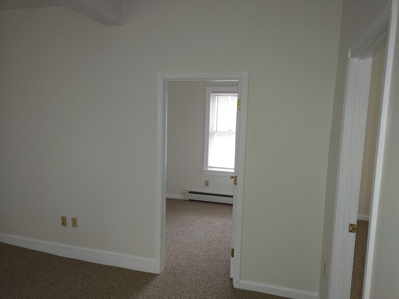 Building Photo - 15 Barstow Ave