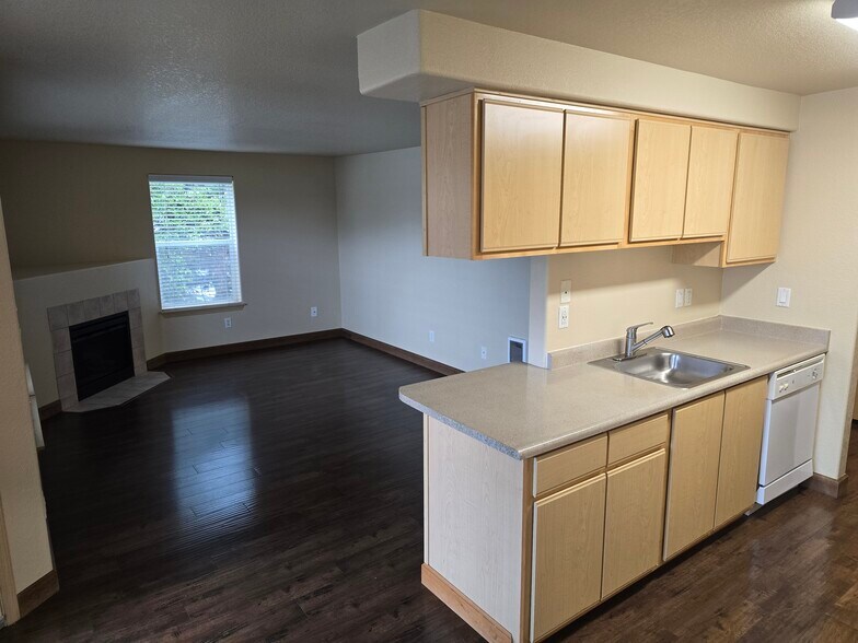 312 Living Room - #430 FULLER COMMONS