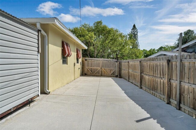 Building Photo - 632 Whippoorwill Terrace