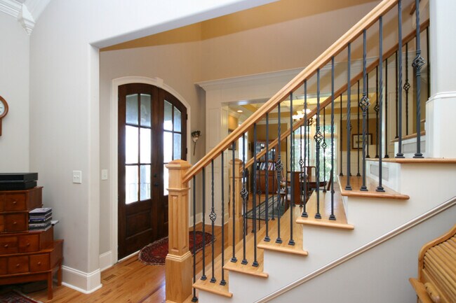 Building Photo - 27 Carriage Hill