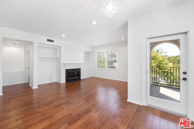 Building Photo - 13080 Pacific Promenade