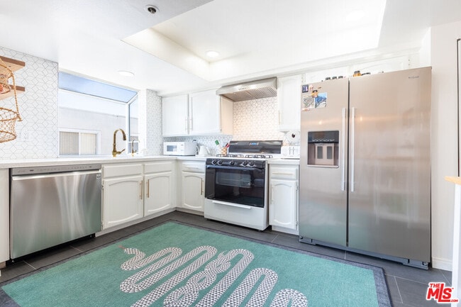 Building Photo - 1001 Figueroa Terrace