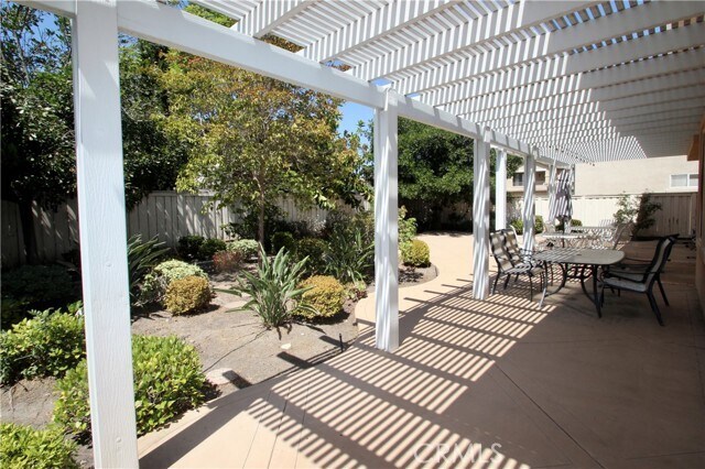 Building Photo - 19 Benavente