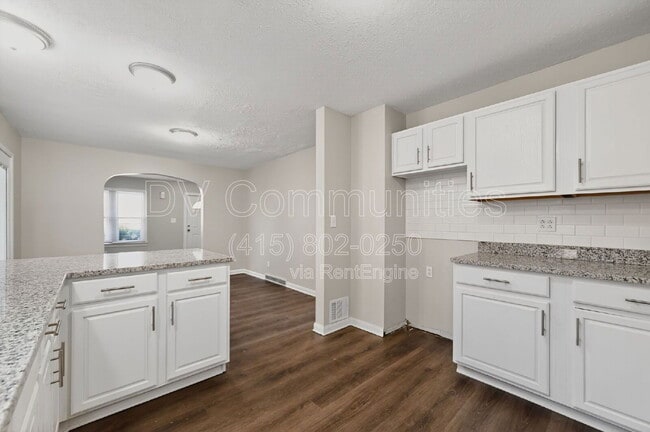 Building Photo - 126 Erie St