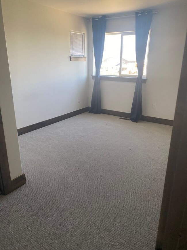 Building Photo - 3 Bed 2 1/2 Bath Condo in Bozeman