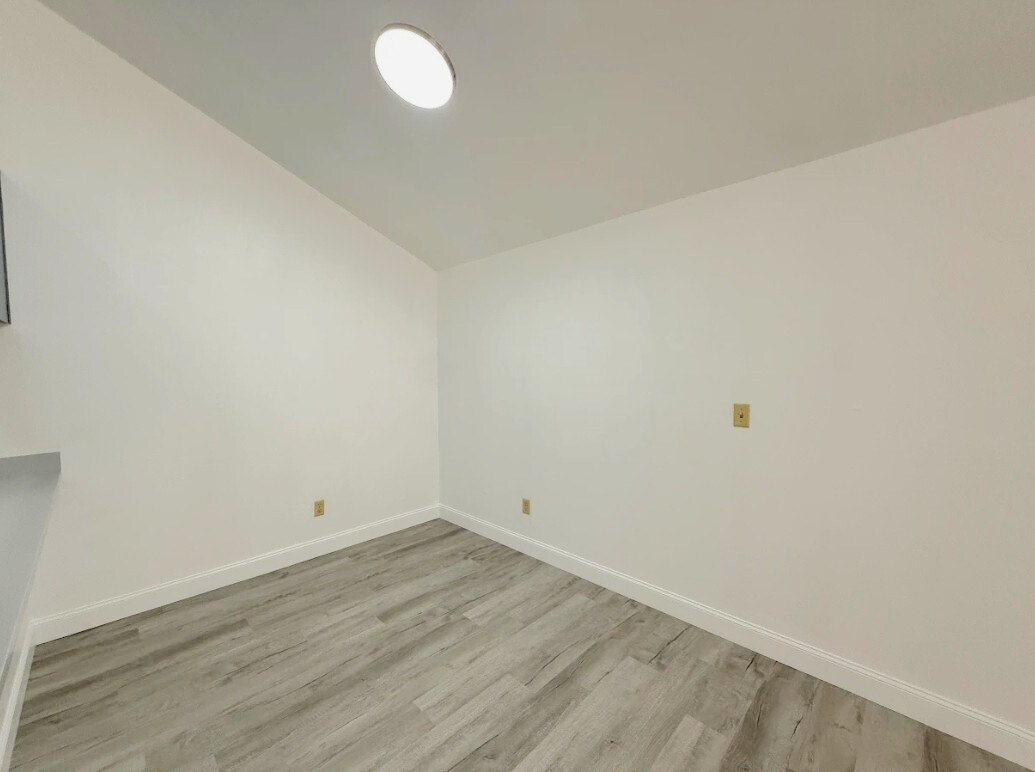 Building Photo - 3310 R St