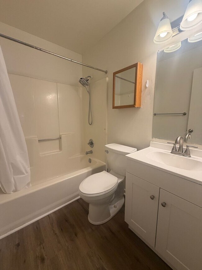 Building Photo - One story duplex