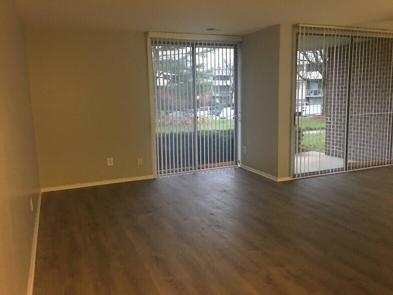 Building Photo - 10241 Prince Pl