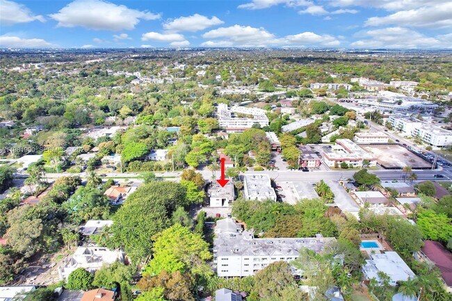 Building Photo - 12101 NE 6th Ave