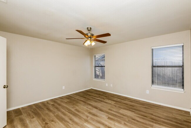 Building Photo - 1354 Gainsborough Way