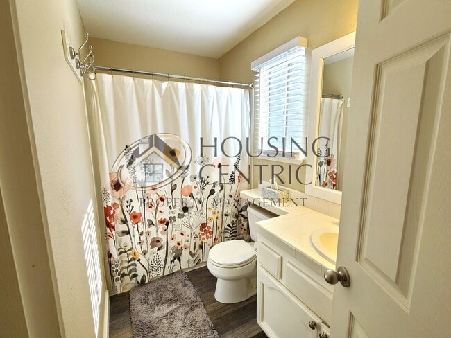 Building Photo - Executive Folsom Rental EXCELLENT Location and a POOL!