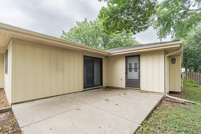 Building Photo - 13103 Lillian St