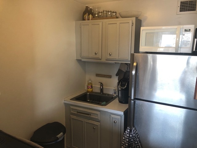 Building Photo - 4343 N Clarendon Ave