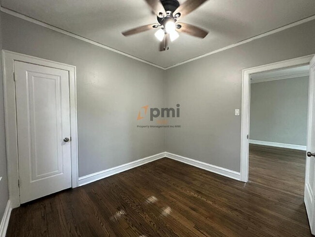 Building Photo - 2123 Davis Ave