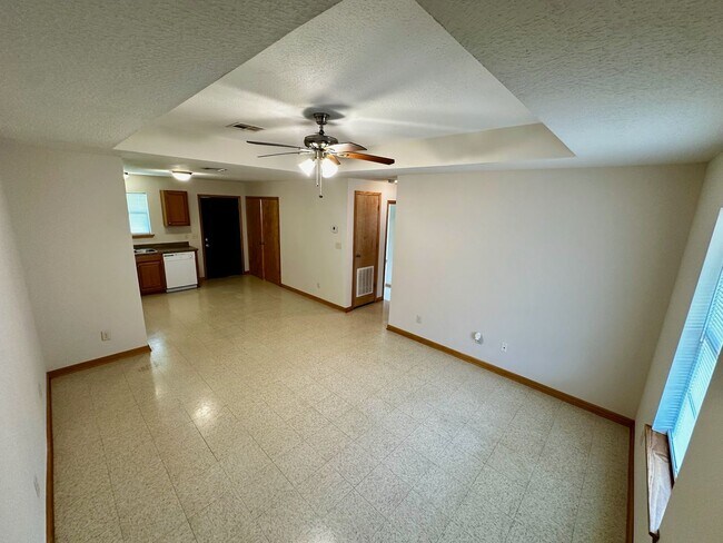 Building Photo - 2520 Crockett St