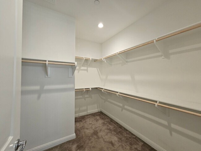 Building Photo - 20841 Acorn Cir