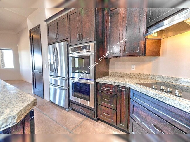 Building Photo - "Spacious Tucson Retreat with Granite Elegance and Cozy Fireplace – 4 Bed, 3.5 Bath Gem!"