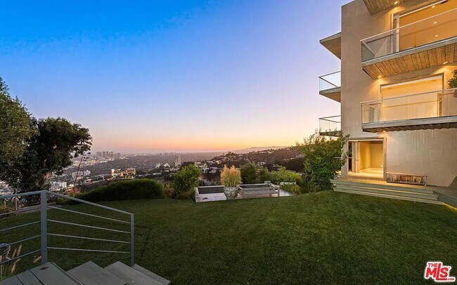 Building Photo - 1600 Viewmont Dr