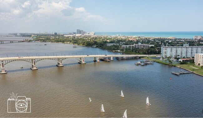 Building Photo - 944 Peninsula S Dr