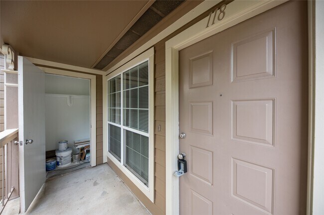 Building Photo - 1880 White Oak Dr