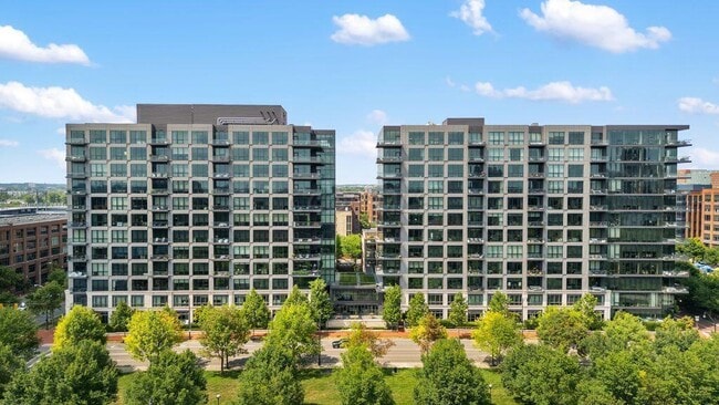 Building Photo - 250 W Spring St