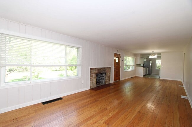 Building Photo - 3 Bed 1 Bath House